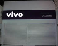 Luminoso em aço galvanizado com letras vazadas e acrílico frontal.